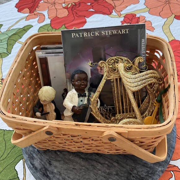 Musical Vintage Christmas Collection - Basket of Entertainment 11 Pieces Vintage - Picture 7 of 7